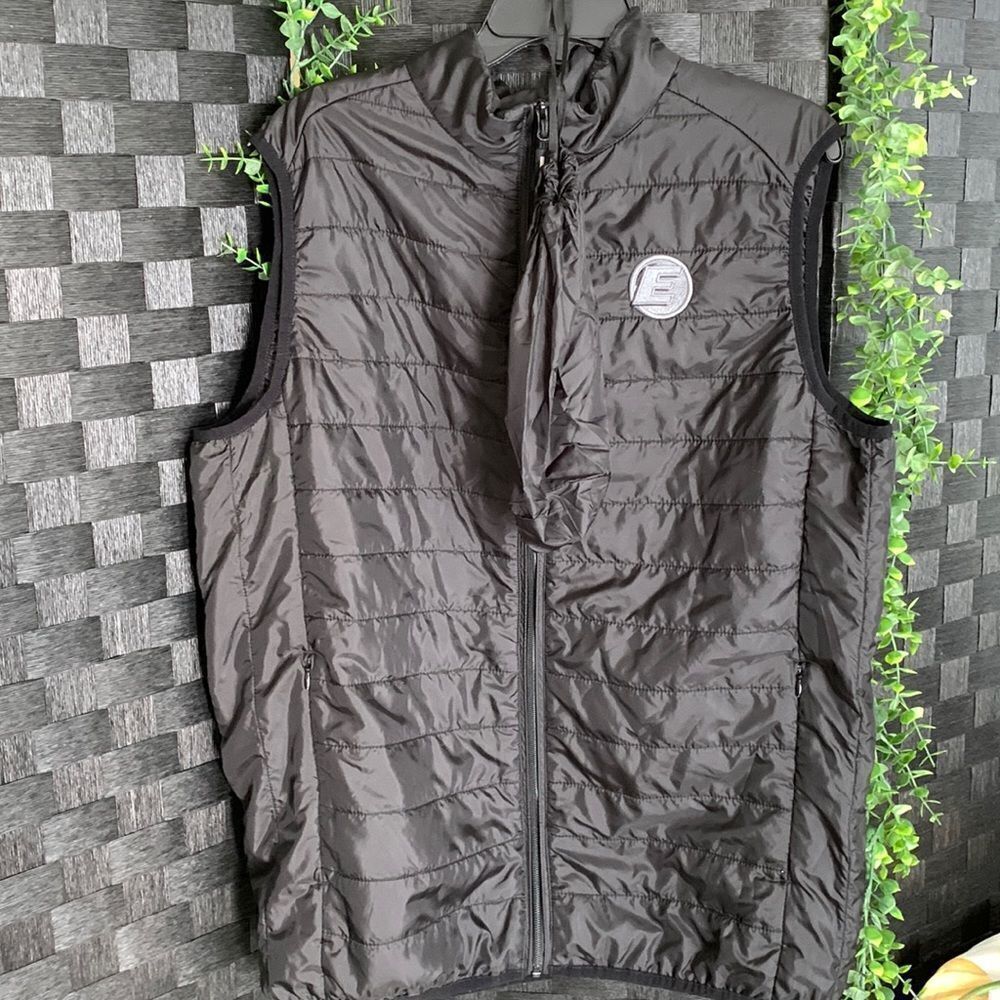 CORE 365 WarmLogik Size Medium Black Vest.  Very soft and foldable for travel